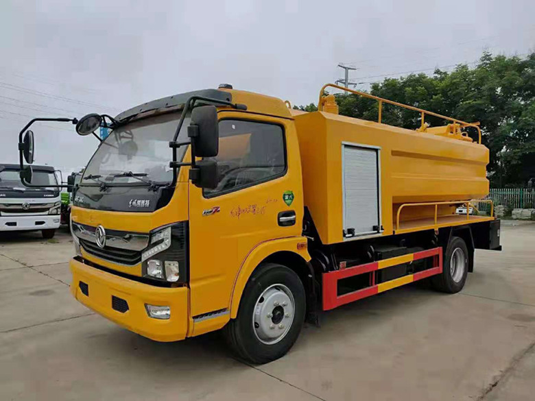 清洗吸汙車廠家推薦：東風8方清洗吸汙車